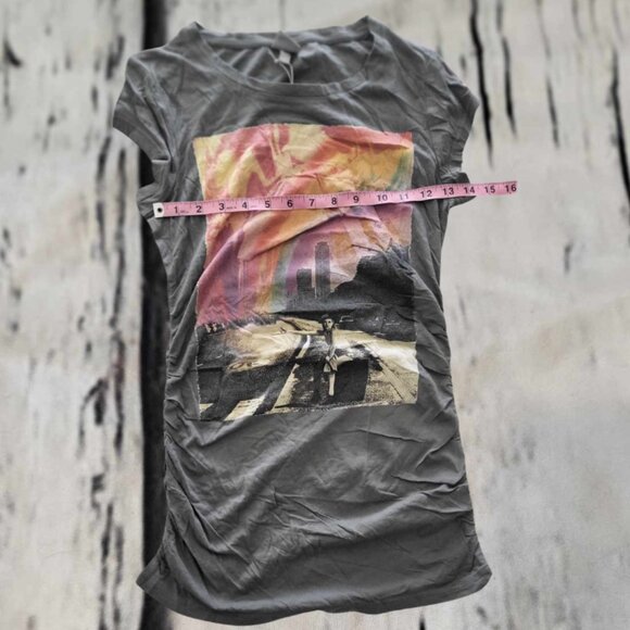 New Bench Women's Gray Graphic Design T-Shirt – Size Small - Picture 4 of 6